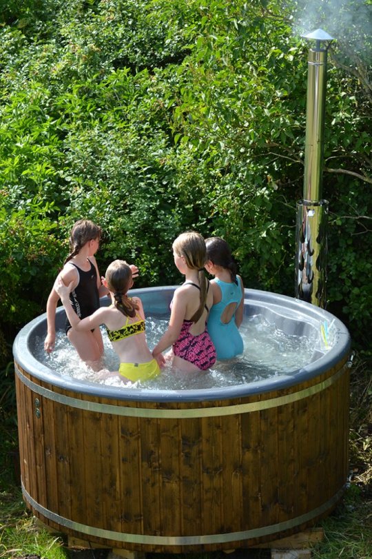 Vildmarksbad med indvendig ovn & vandjacuzzi