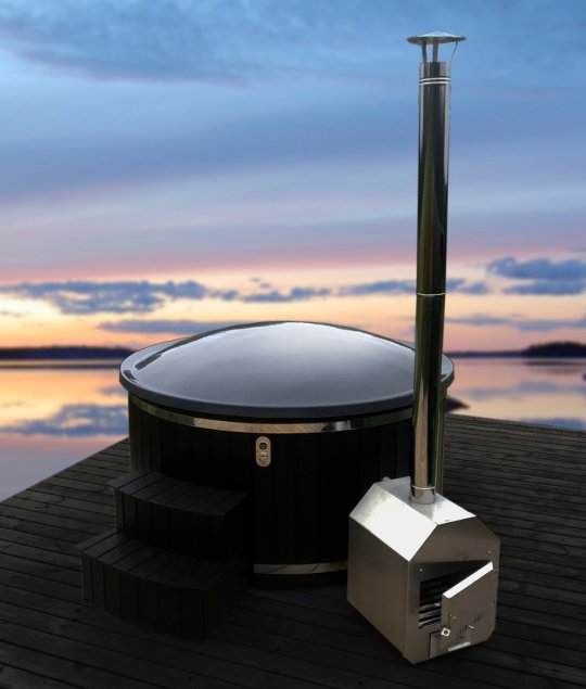 Vildmarksbad med udvendig klorovn (AISI 316) & luftjacuzzi (Bemærk at badet leveres med cylindrisk ovn)