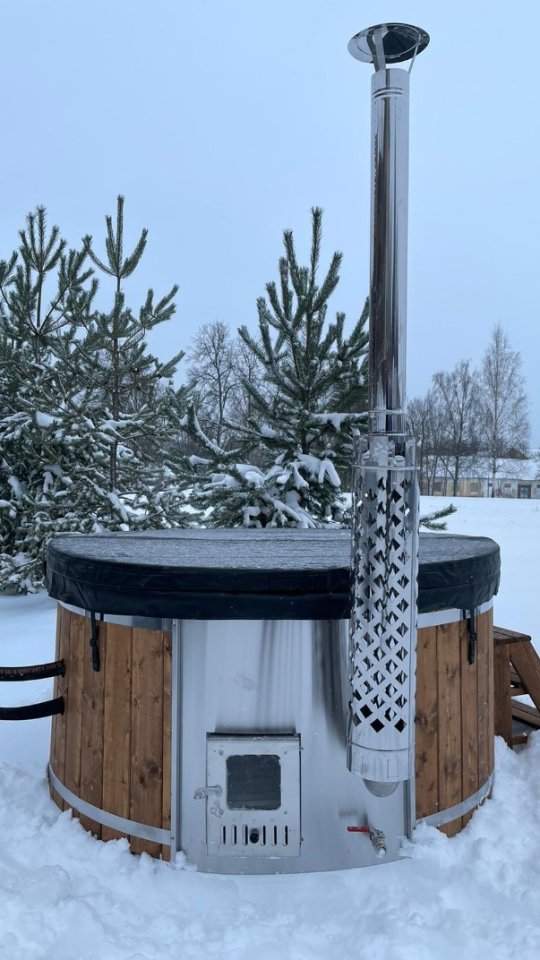 Vildmarksbad med indvendig ovn & vandjacuzzi